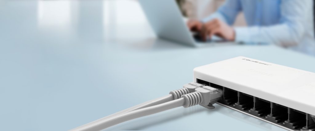 Qoltec SWITCH 9 x port RJ45 - 100Mbs